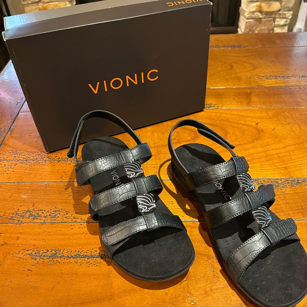Vionic Size 10 Croc Sandal